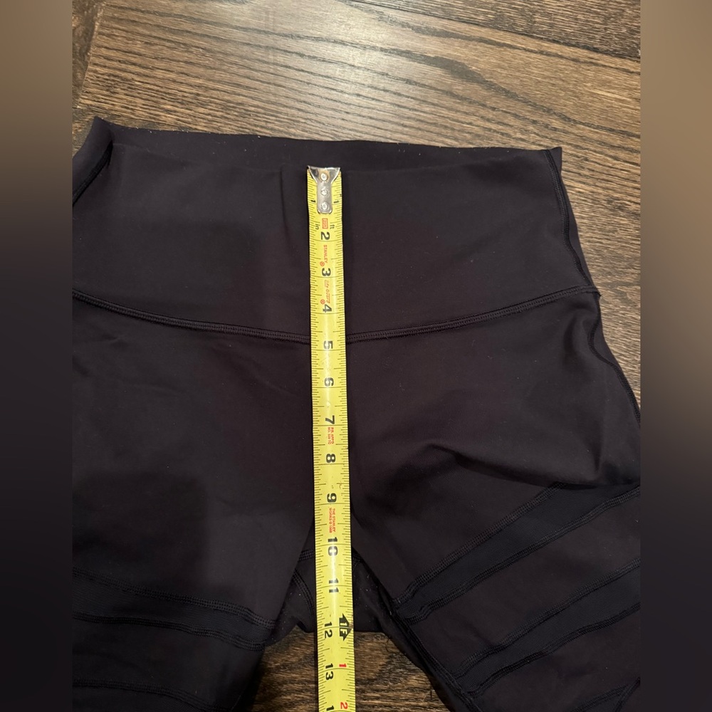 Mesh Lululemon Leggings - Picture 5 of 9